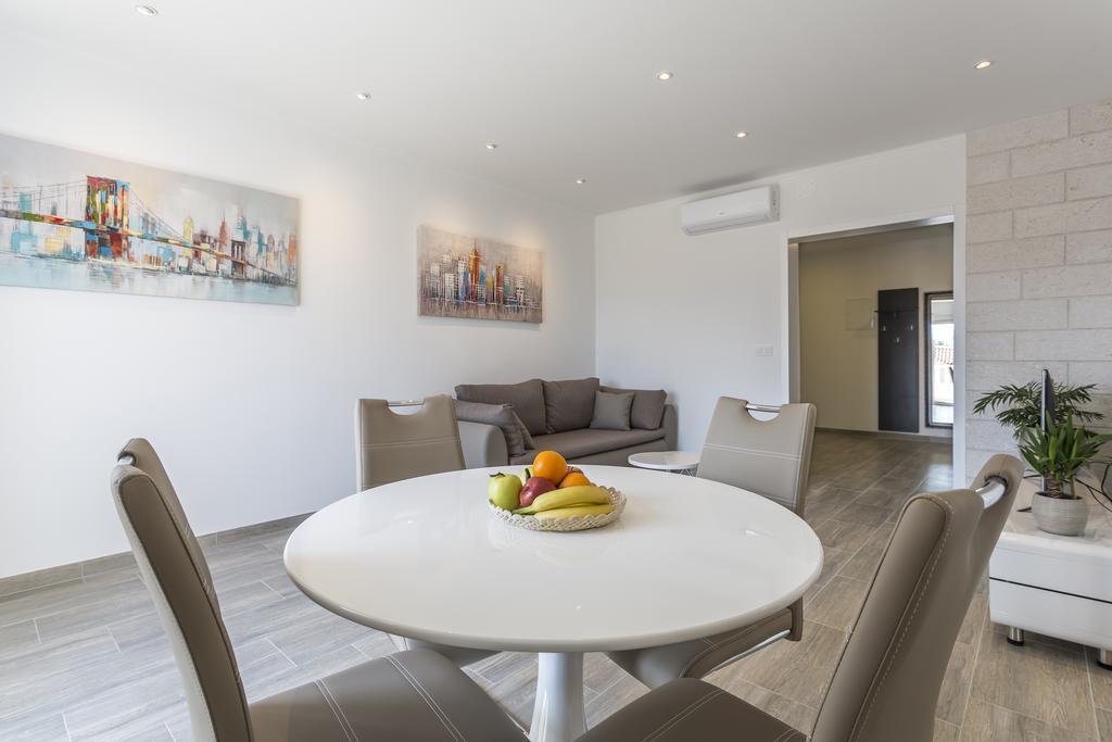 Apartments Biserka โบล ภายนอก รูปภาพ