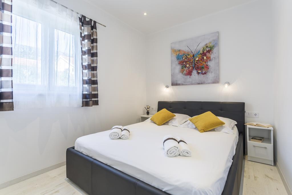 Apartments Biserka โบล ภายนอก รูปภาพ
